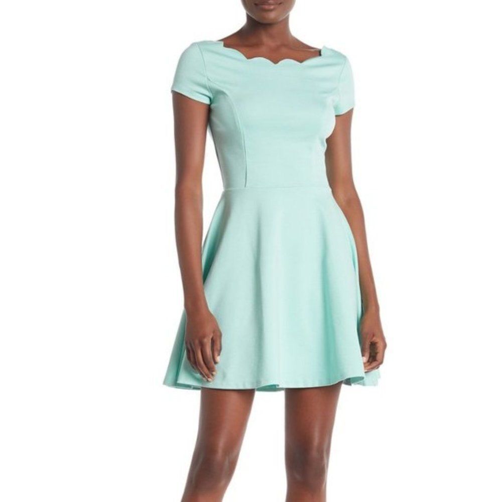 Love...Ady Cap Sleeve Scallop Trim & Flare green Dress size S